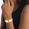 Pulseira com forma orgânica minimalista Pulseira com forma orgânica minimalista