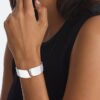 Pulseira com forma orgânica minimalista Pulseira com forma orgânica minimalista