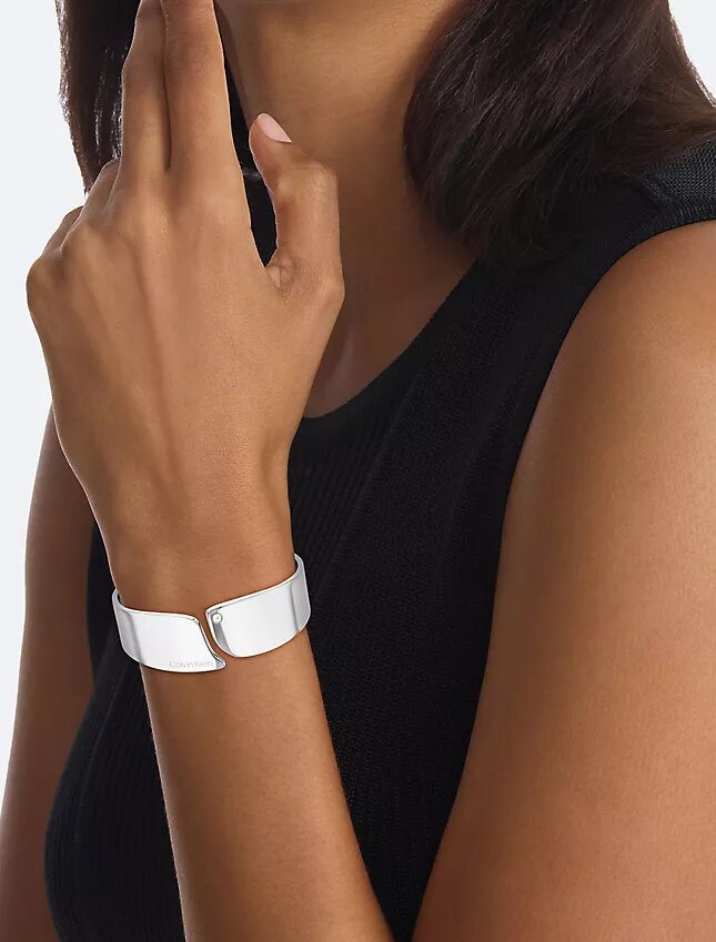 Pulseira com forma orgânica minimalista Pulseira com forma orgânica minimalista