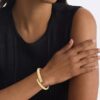 Pulseira redonda escultural Pulseira redonda escultural