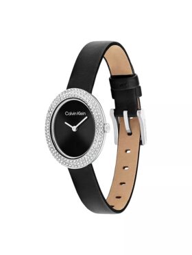 Relógio com luneta contornada, mostrador oval e bracelete em pele