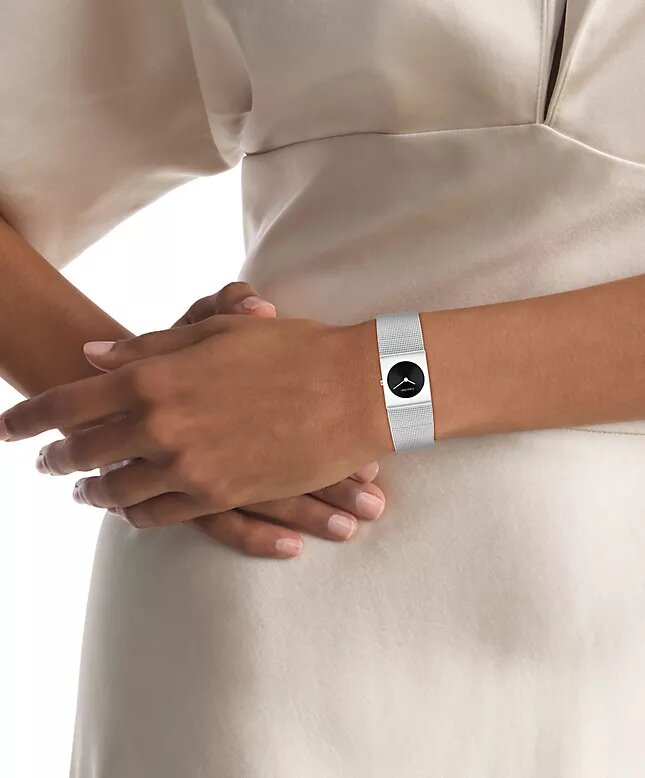 Relógio com mostrador geométrico e bracelete em malha Relógio com mostrador geométrico e bracelete em malha