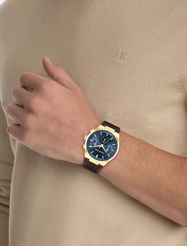 Relógio multifunções com bracelete em pele Relógio multifunções com bracelete em pele