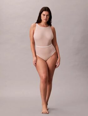 Roupa modeladora minimalista em malha