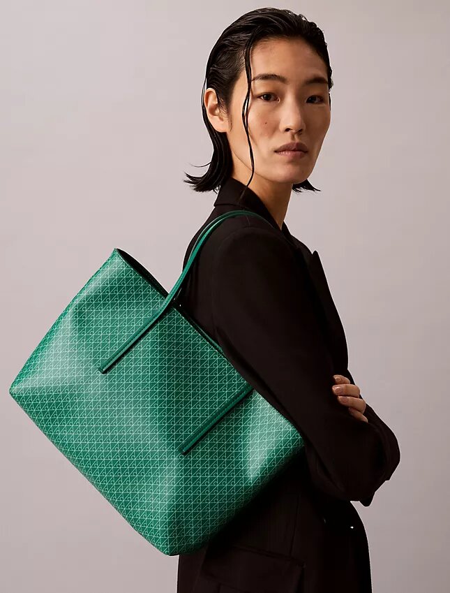 Saco de compras pequeno com logótipo em todo o tecido e bolsa Saco de compras pequeno com logótipo em todo o tecido e bolsa