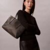 Saco de compras pequeno com logótipo em todo o tecido e bolsa Saco de compras pequeno com logótipo em todo o tecido e bolsa