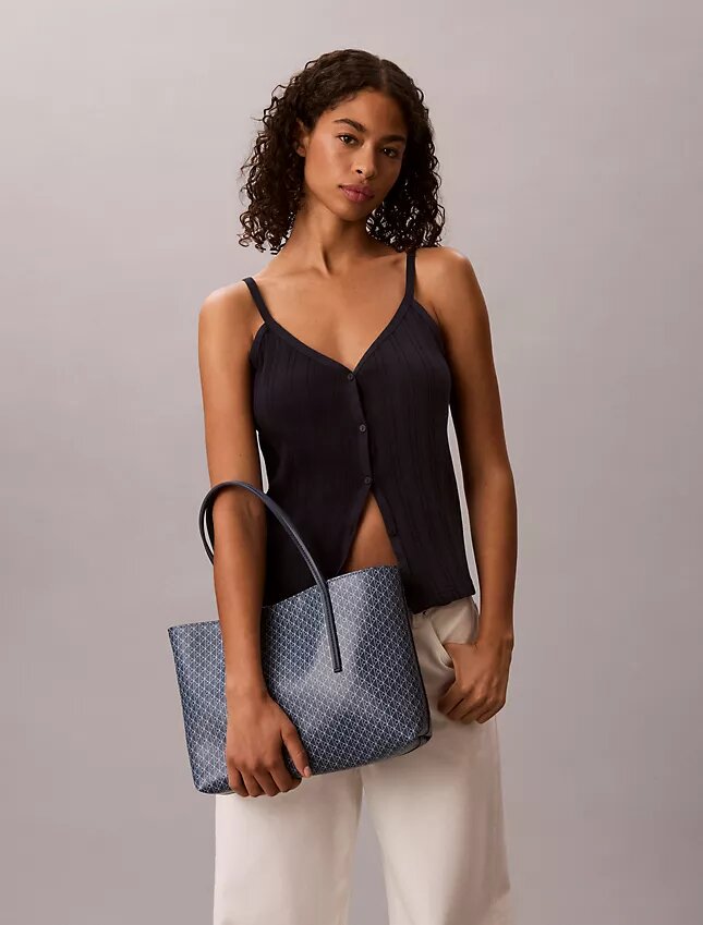 Saco de compras pequeno com logótipo em todo o tecido e bolsa Saco de compras pequeno com logótipo em todo o tecido e bolsa