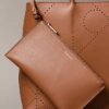 Saco Tote com logótipo perfurado Saco Tote com logótipo perfurado