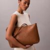 Saco Tote com logótipo perfurado Saco Tote com logótipo perfurado