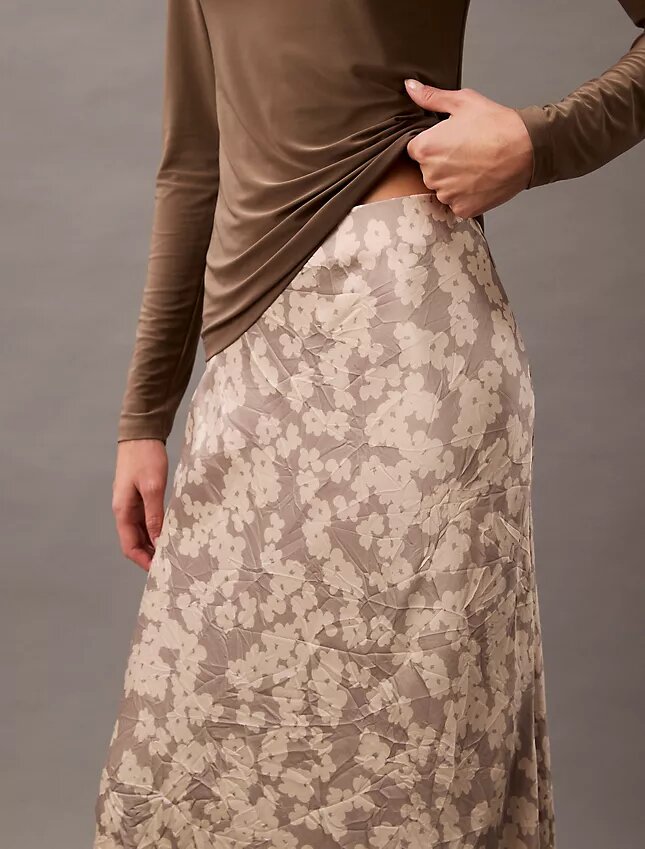 Saia Midi com Estampado em Cetim Amassado Saia Midi com Estampado em Cetim Amassado