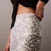 Saia midi em cetim amassado estampado Saia midi em cetim amassado estampado