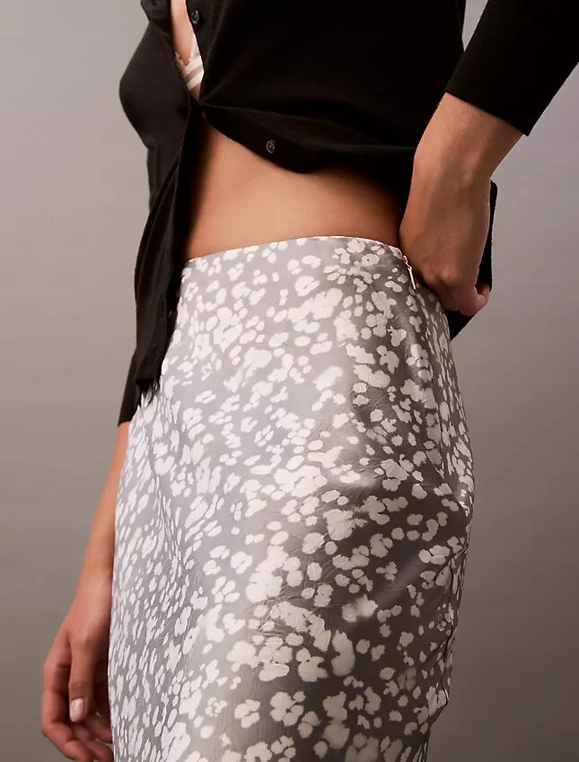 Saia midi em cetim amassado estampado Saia midi em cetim amassado estampado
