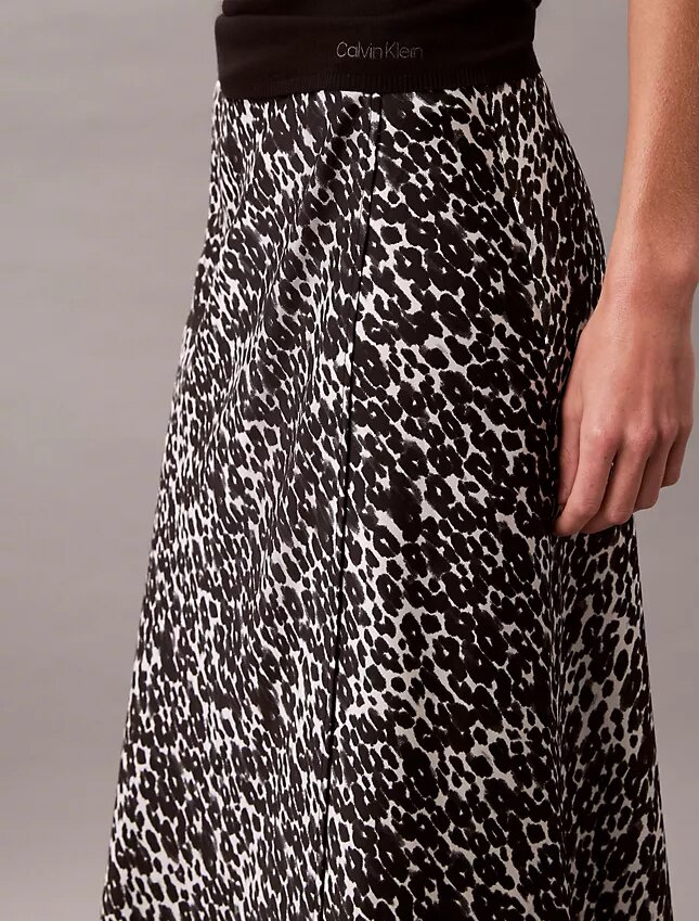 Saia midi em cetim estampado Saia midi em cetim estampado