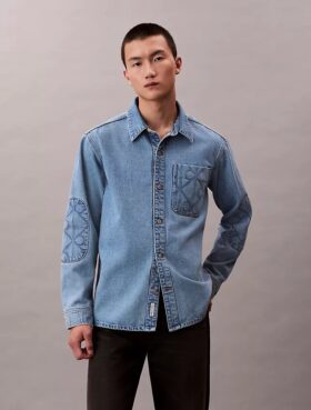 Sobrecamisa de Denim com emblema dos anos 90
