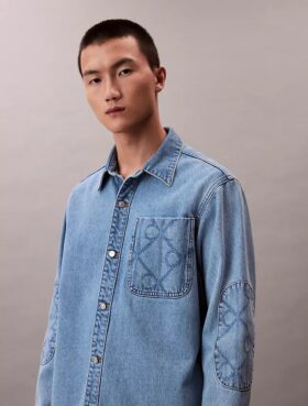 Sobrecamisa de Denim com emblema dos anos 90
