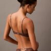 Soutien Push-Up com decote profundo em renda floral preta CK Black Soutien Push-Up com decote profundo em renda floral preta CK Black