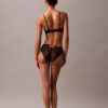 Soutien Push-Up com decote profundo em renda floral preta CK Black Soutien Push-Up com decote profundo em renda floral preta CK Black