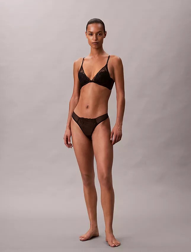 Sutiã Plunge CK Black Floral Lace com forro leve Sutiã Plunge CK Black Floral Lace com forro leve