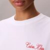 T-shirt Boxy com grafismo Calvin Klein em letra cursiva