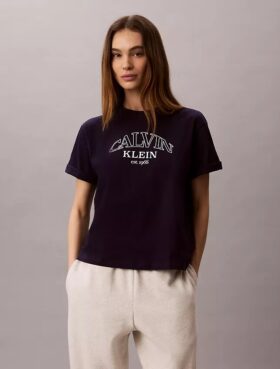 T-shirt Boxy com logótipo em arco