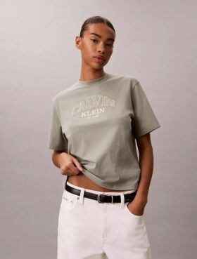 T-shirt Boxy com logótipo em arco