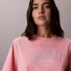 T-shirt Boxy com logótipo em arco