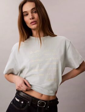T-shirt Boxy com logótipo em tipo de letra gráfico