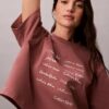 T-shirt Boxy com logótipo em tipo de letra gráfico T-shirt Boxy com logótipo em tipo de letra gráfico