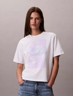 T-shirt Boxy com logótipo gráfico em letra desbotada