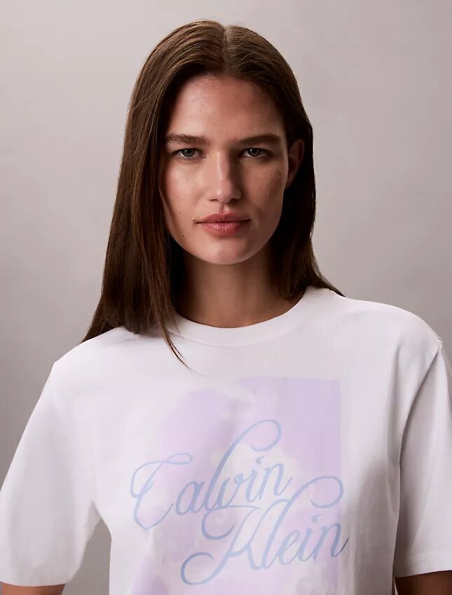 T-shirt Boxy com logótipo gráfico em letra desbotada T-shirt Boxy com logótipo gráfico em letra desbotada