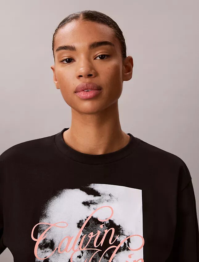 T-shirt Boxy com logótipo gráfico em letra desbotada T-shirt Boxy com logótipo gráfico em letra desbotada