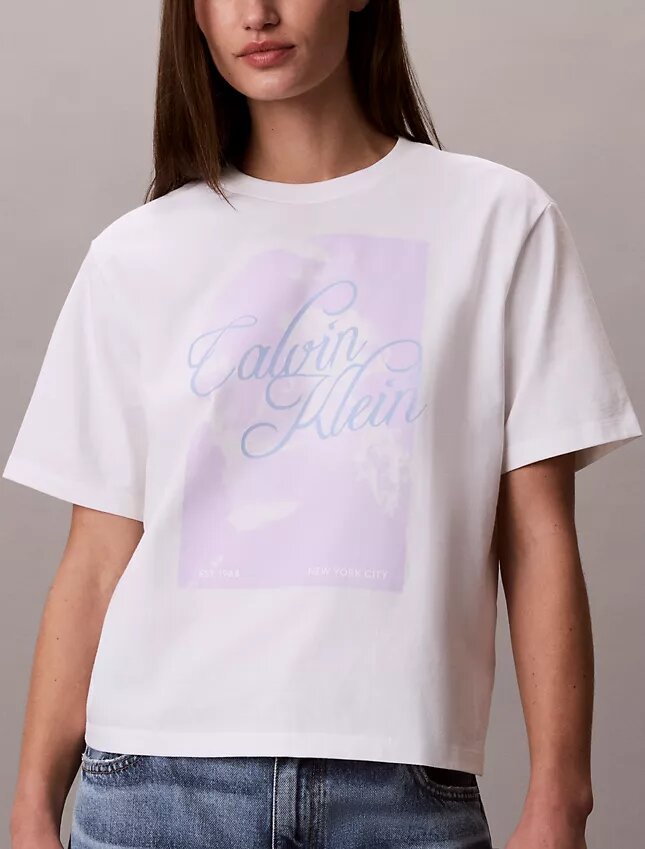 T-shirt Boxy com logótipo gráfico em letra desbotada T-shirt Boxy com logótipo gráfico em letra desbotada