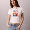 T-shirt clássica com grafismo floral T-shirt clássica com grafismo floral
