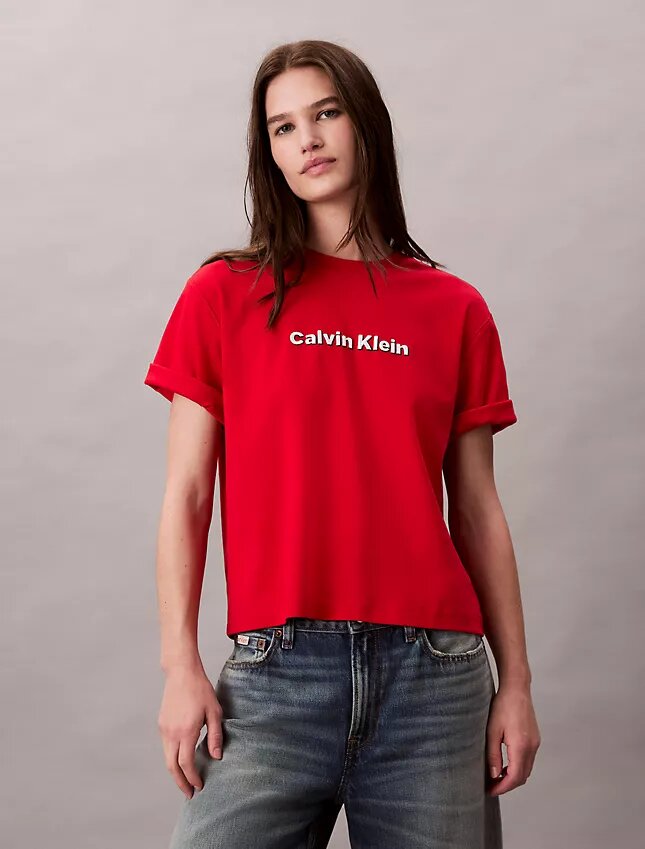 T-shirt clássica com logótipo bordado T-shirt clássica com logótipo bordado