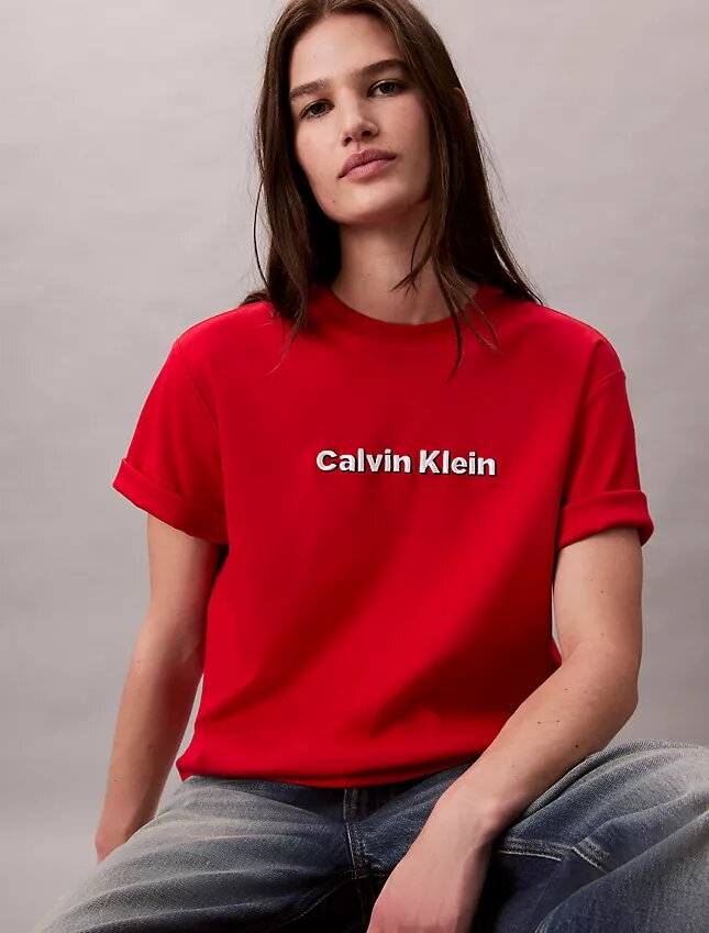 T-shirt clássica com logótipo bordado T-shirt clássica com logótipo bordado