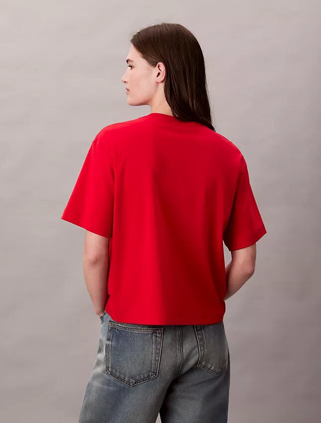 T-shirt clássica com logótipo bordado T-shirt clássica com logótipo bordado