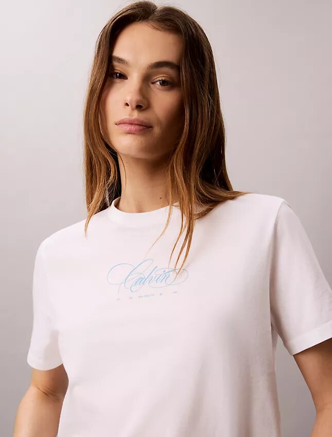 T-shirt clássica com logótipo Calvin Script T-shirt clássica com logótipo Calvin Script