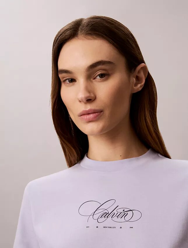 T-shirt clássica com logótipo Calvin Script T-shirt clássica com logótipo Calvin Script