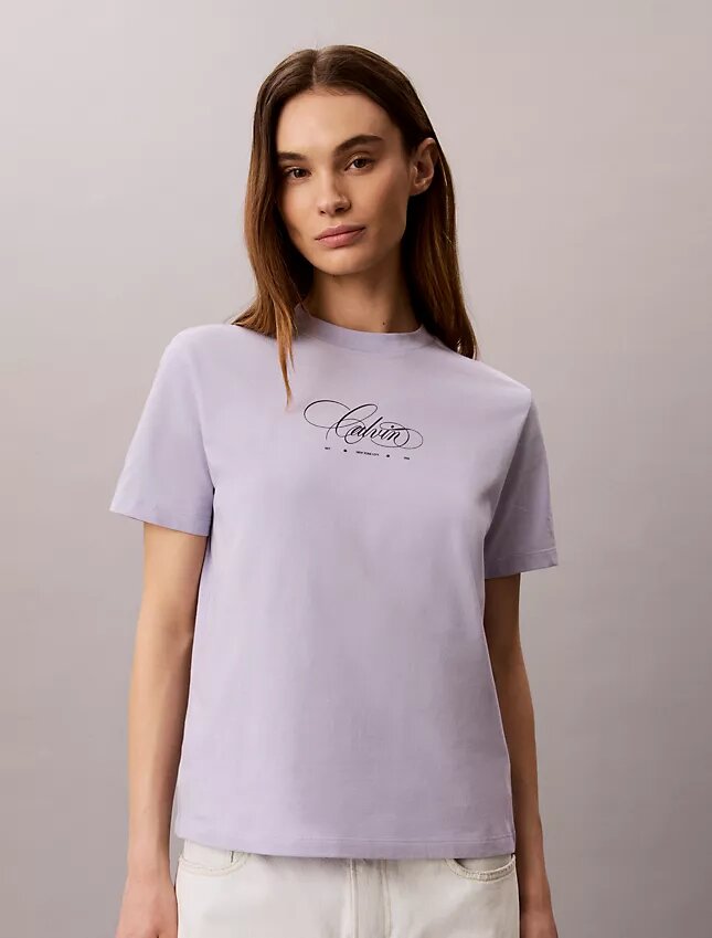 T-shirt clássica com logótipo Calvin Script T-shirt clássica com logótipo Calvin Script