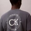 T-shirt clássica com logótipo circular T-shirt clássica com logótipo circular