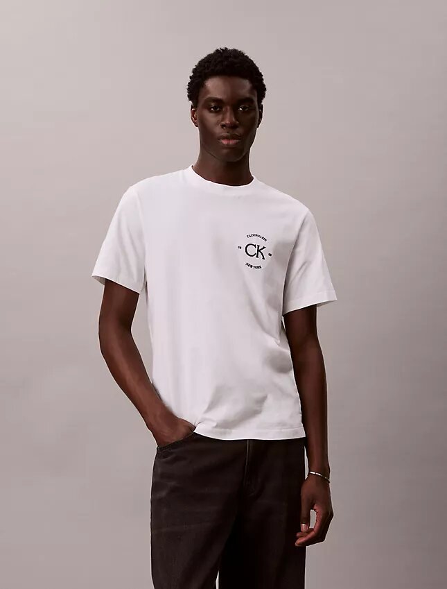 T-shirt clássica com logótipo circular T-shirt clássica com logótipo circular