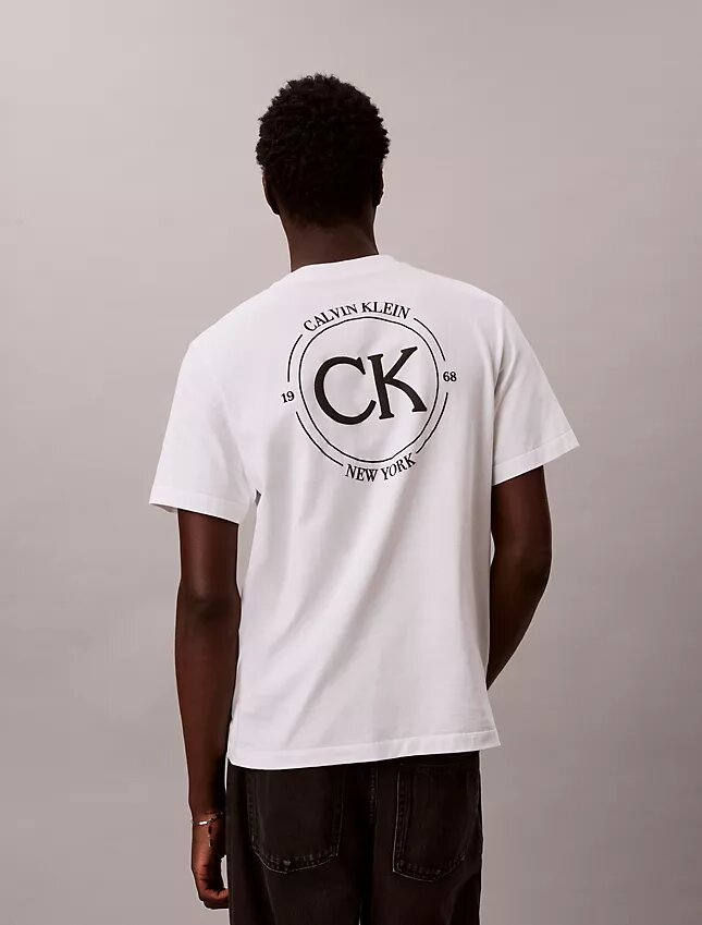 T-shirt clássica com logótipo circular T-shirt clássica com logótipo circular