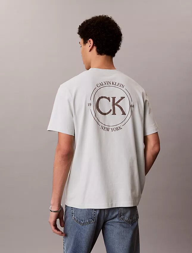 T-shirt clássica com logótipo circular T-shirt clássica com logótipo circular