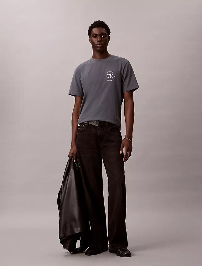T-shirt clássica com logótipo circular T-shirt clássica com logótipo circular