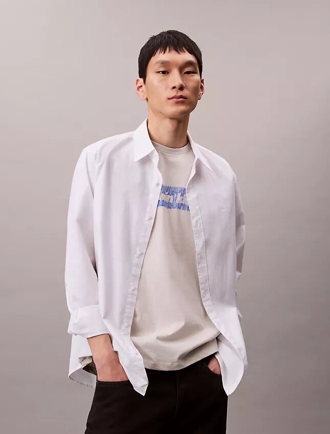 T-shirt clássica com logótipo desbotado T-shirt clássica com logótipo desbotado