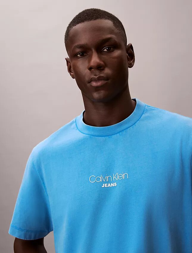 T-shirt clássica com logótipo e efeito de lavagem ácida T-shirt clássica com logótipo e efeito de lavagem ácida