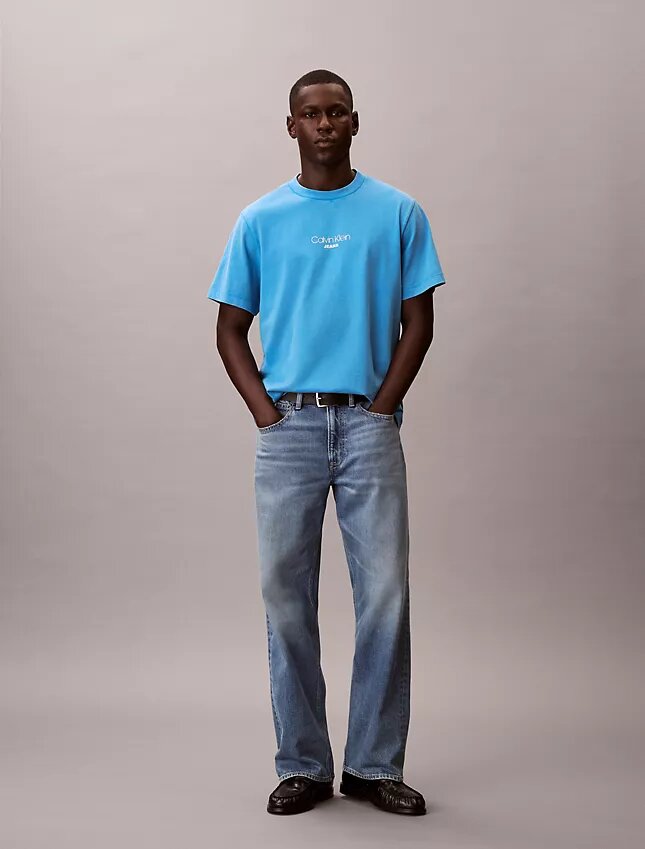 T-shirt clássica com logótipo e efeito de lavagem ácida T-shirt clássica com logótipo e efeito de lavagem ácida