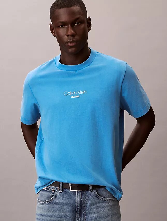 T-shirt clássica com logótipo e efeito de lavagem ácida T-shirt clássica com logótipo e efeito de lavagem ácida