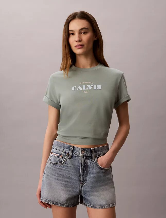 T-shirt clássica com logótipo em destaque T-shirt clássica com logótipo em destaque