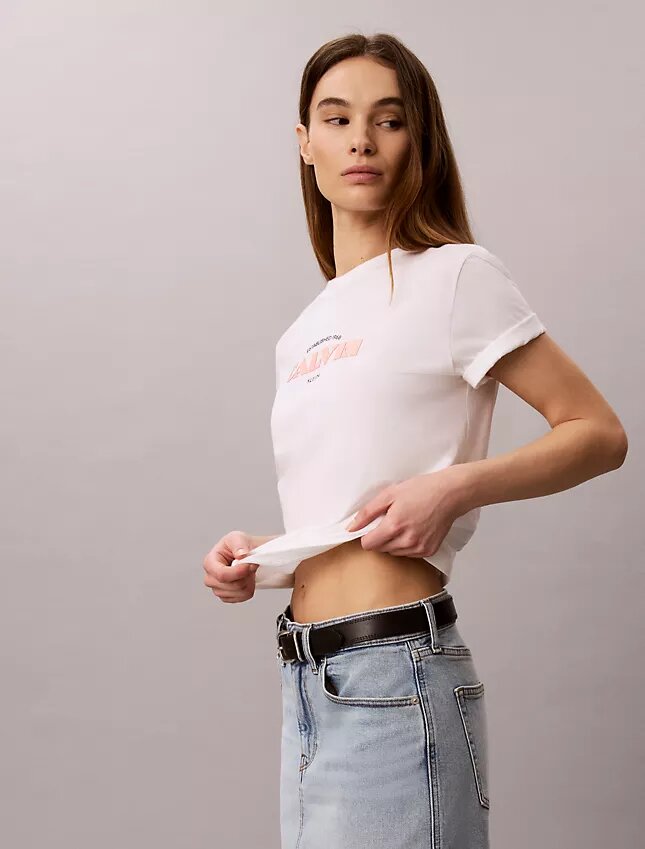 T-shirt clássica com logótipo em destaque T-shirt clássica com logótipo em destaque